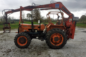 Trattrice agricola Fiat 480 DT con gru caricatrice