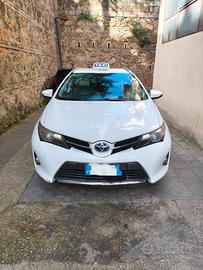  Toyota Auris Hybrid 