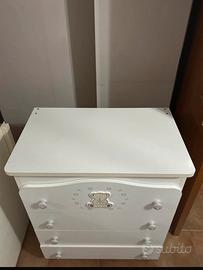 Cassettiera con bagnetto bianco in legno brillanti