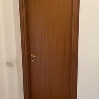 In omaggio porte interne buonissimo stato.
