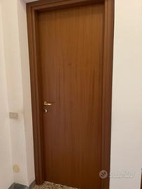 In omaggio porte interne buonissimo stato.