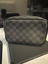 L. Vuitton Trousse Toilette N40483 Damier Graphite
