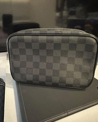 L. Vuitton Trousse Toilette N40483 Damier Graphite