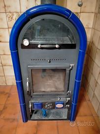 stufa a legna in ceramica con forno 