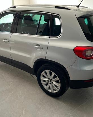 Volkswagen Tiguan 2.0 TDI DPF 4MOTION DSG Sport &