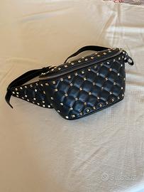 Marsupio con borchie