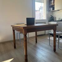 Tavolo in legno massello allungabile - 105x105/210