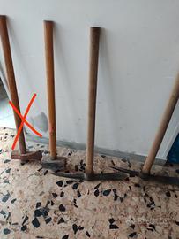 Zappe, picconi, rastrelli, falce