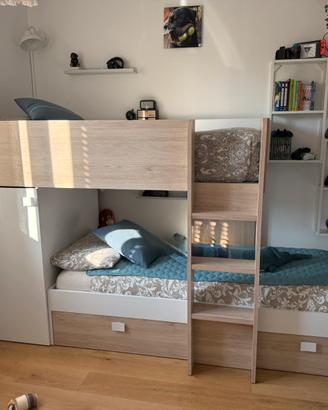 Letto a castello con cassettoni e armadietto
