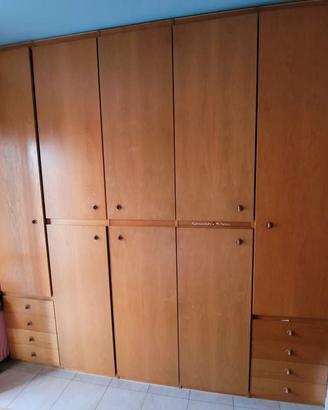 Armadio guardaroba grande con cassetti