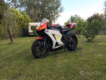 Honda cbr 600 rr pronto pista