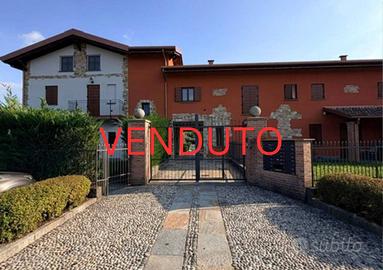 Appartamento di 104 m² con 3 locali e box auto a F