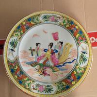 Piatto con decorazioni giapponesi