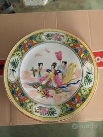 Piatto con decorazioni giapponesi