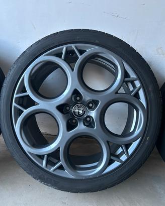 Cerchi In Lega Da 20 Stelvio 8Jx20  H2-ET:37