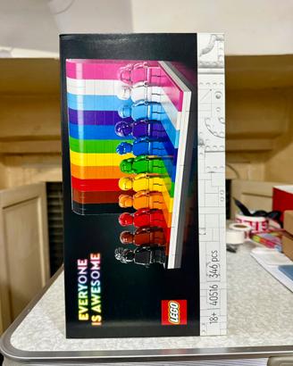 Lego 40516 Everyone Is Awesome - 11 Minifigures