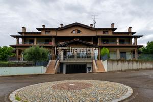 QUADRILOCALE SU DUE LIVELLI A CADIROGGIO