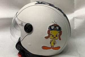 casco rivestito ecopelle bianco ricami bianchi ves