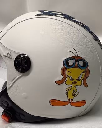 casco rivestito ecopelle bianco ricami bianchi ves