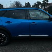 peugeot 2008 blu elettrico