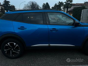peugeot 2008 blu elettrico