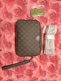 Necessaire "Gucci"  23 x 27 cm. mai usato come nuo
