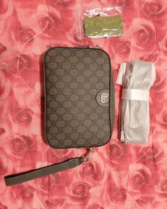 Necessaire "Gucci"  23 x 27 cm. mai usato come nuo
