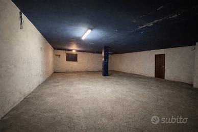 Locale commerciale , box auto , deposito