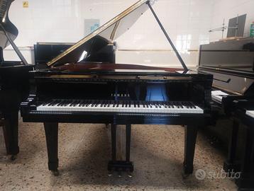 Pianoforte Yamaha C3 con trasporto e panca inclusi