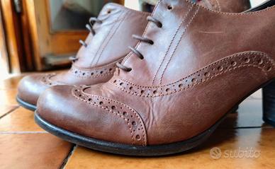 Francesine in pelle marrone.