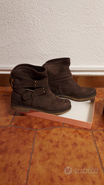 Stivaletti in camoscio marroni