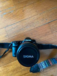 Pentax K-5 con obiettivo Sigma 18-50mm