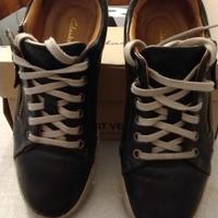 scarpe allacciate Clarks