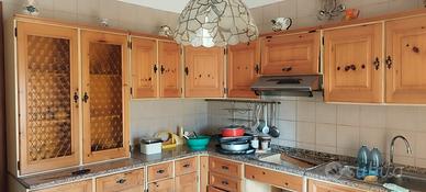  Cucina componibile in legno mass. 