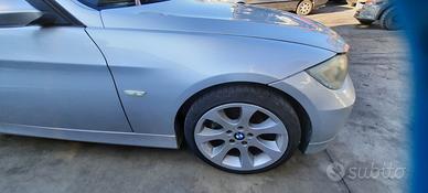 BMW 320D ANNO 2010 - PARAFANGO DESTRO
