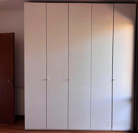 Armadio in legno massello