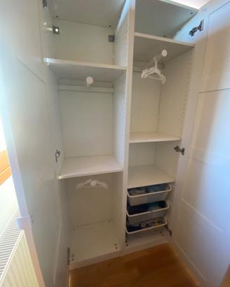 Mobile Ikea con ante a telaio