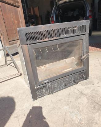 Caminetto a legna  con ventilazione forzata