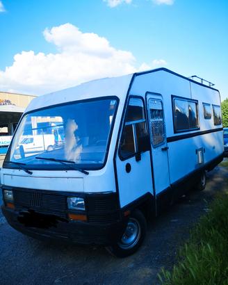 Camper Motorhome con infiltrazioni da sistemare 