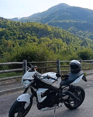 Triumph Street Triple 675 R 2012 in garanzia