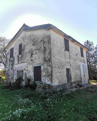 Rustico / Casale di 1380 m² con più di 5 locali e 