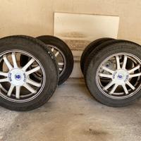 Set 4 gomme  invernali complete di cerchi