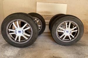 Set 4 gomme  invernali complete di cerchi