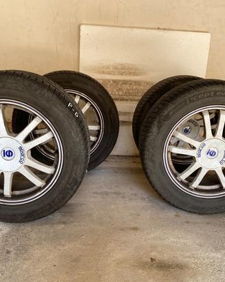 Set 4 gomme  invernali complete di cerchi