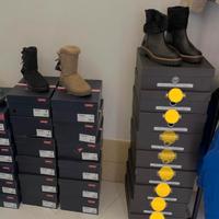 Piccolo stock di scarpe e stivali donna