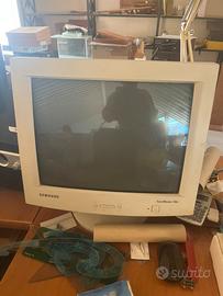 Lotto 4 monitor crt 17” Samsung-Daewoo-Philips