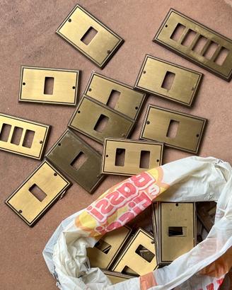 Lotto di vecchie placche in ferro da parete