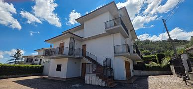 Villa bifamiliare