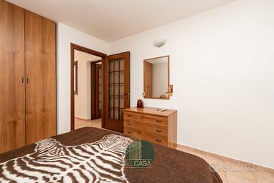 Camera Mobile a parete Cassettiere specchio