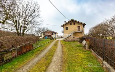 SOLUZIONE IN UN CONTESTO QUADRIFAMILIARE CON BOX A